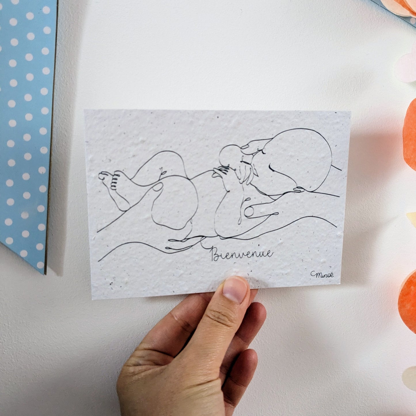 Coffret cadeau petites mains : savon bébé, mini-gant et article illustré