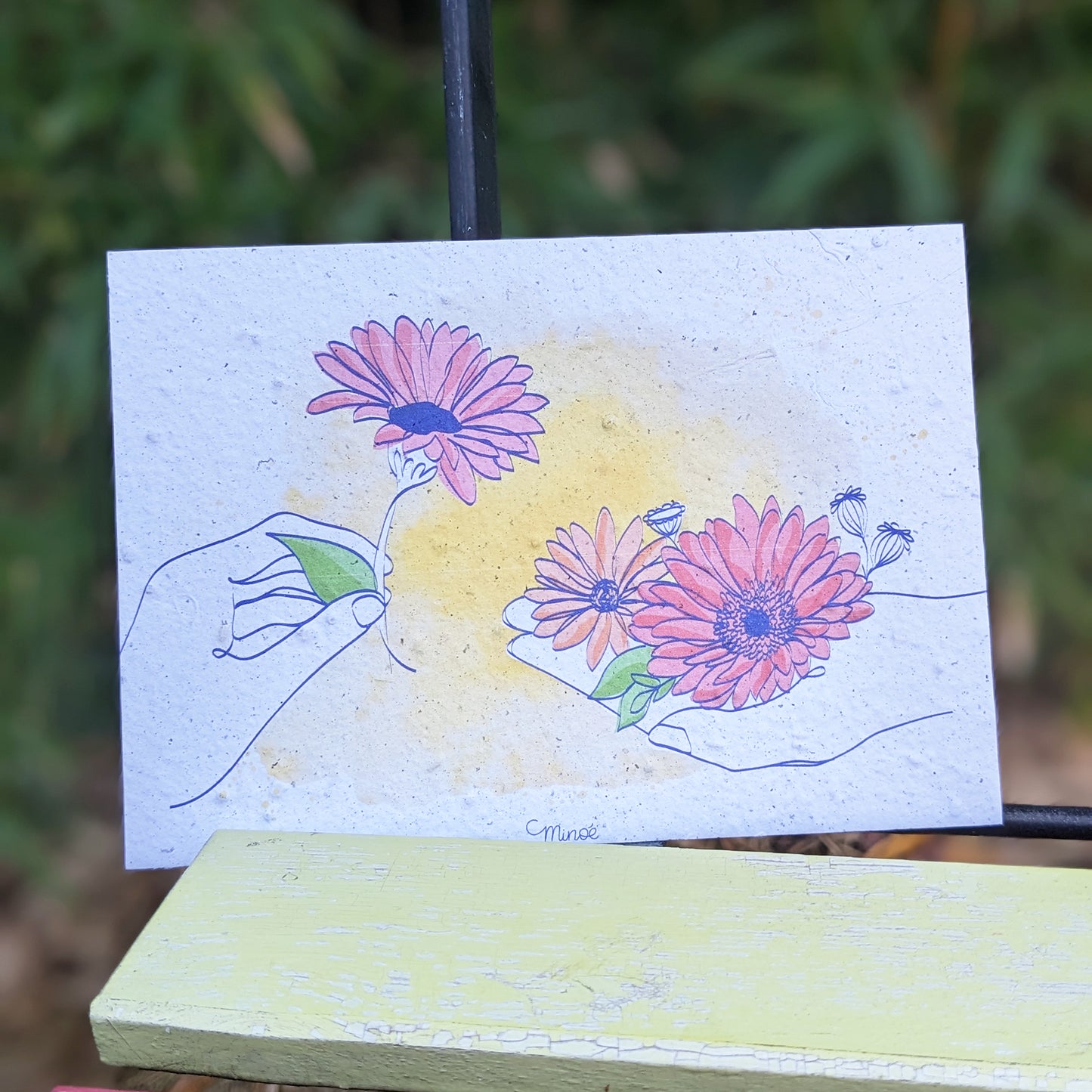 Carte à planter : Mains et fleurs - fond jaune