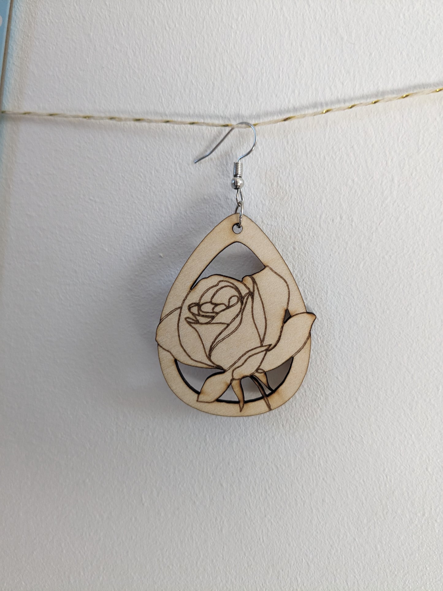 Boucle d'oreille fleurie ( à l'unité )