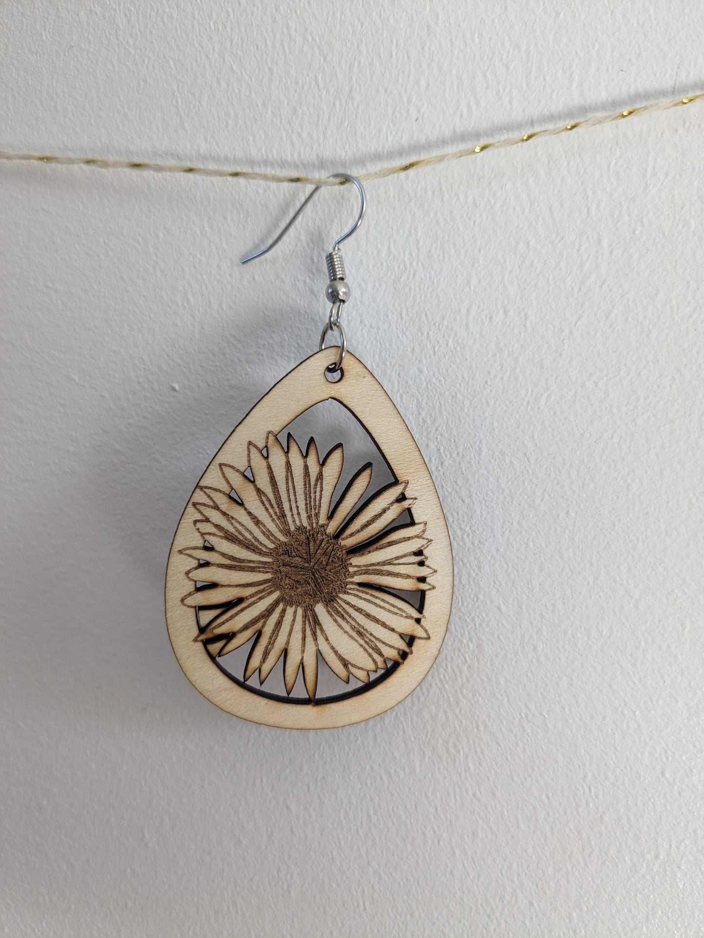 Boucle d'oreille fleurie ( à l'unité )
