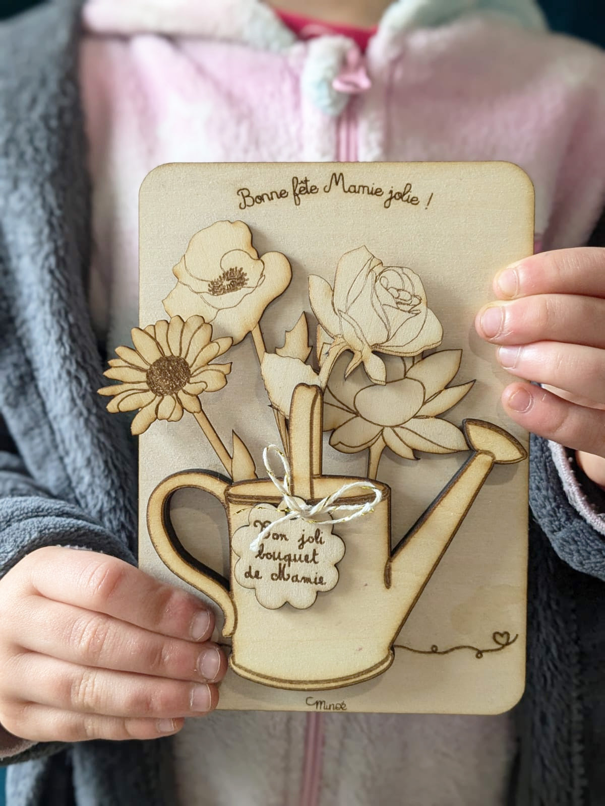 Carte gravée personnalisée : joli arrosoir fleuri