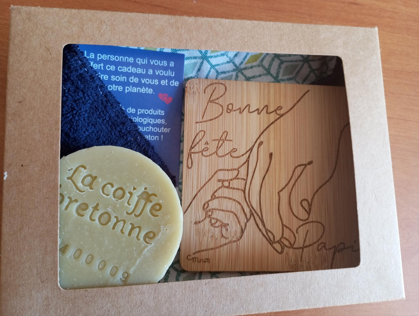 Coffret fête des papis : Savon breton + serviette colorée et sous-verre personnalisé