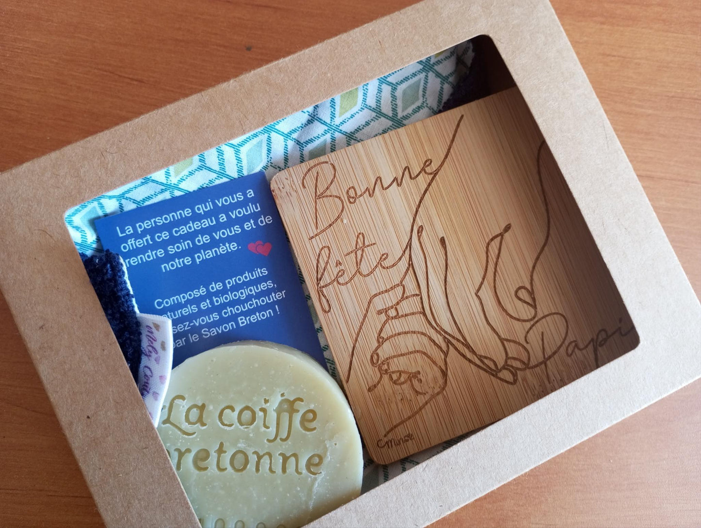 Coffret fête des papis : Savon breton + serviette colorée et sous-verre personnalisé