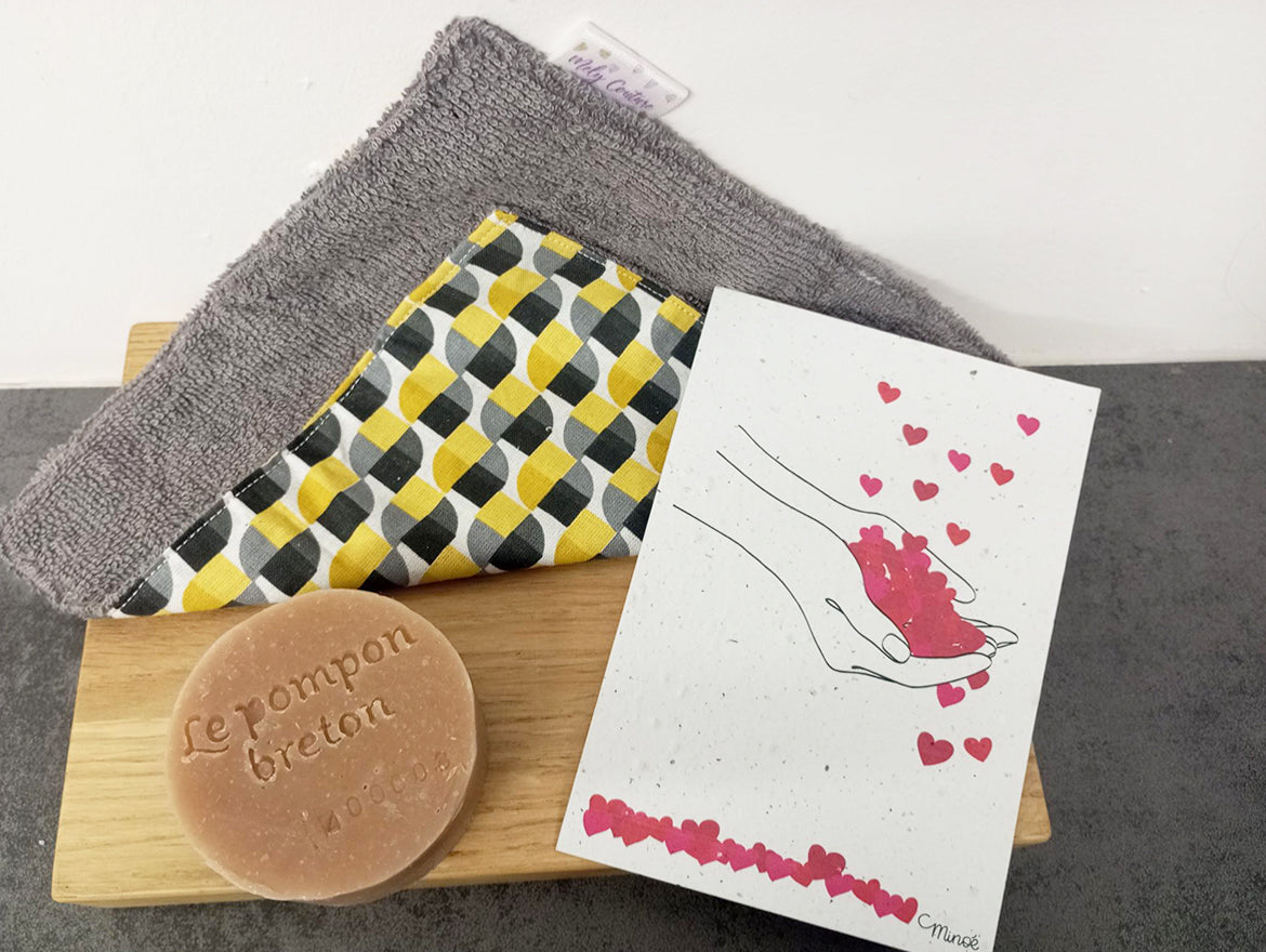 Coffret tendresse : serviette visage, une carte à planter et un savon "Pompon breton"
