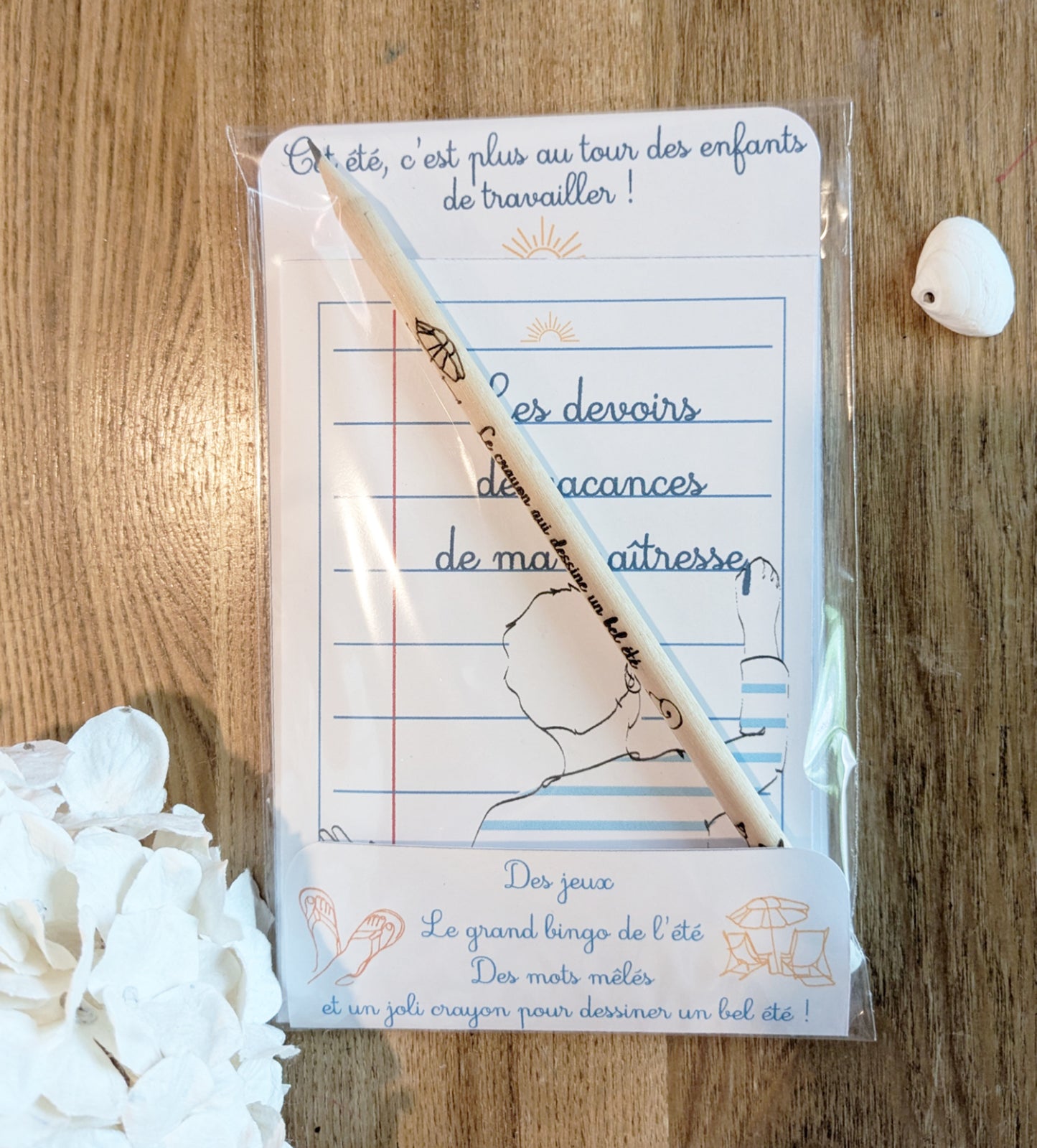 Duo cahier de vacances et joli crayon