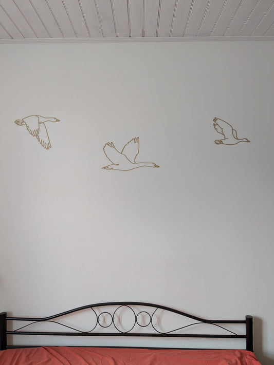 Trio d'oies en lignes de bois