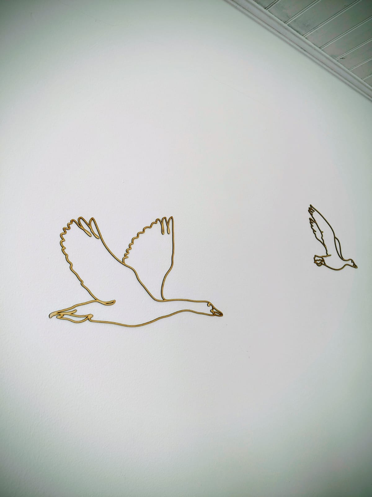 Trio d'oies en lignes de bois