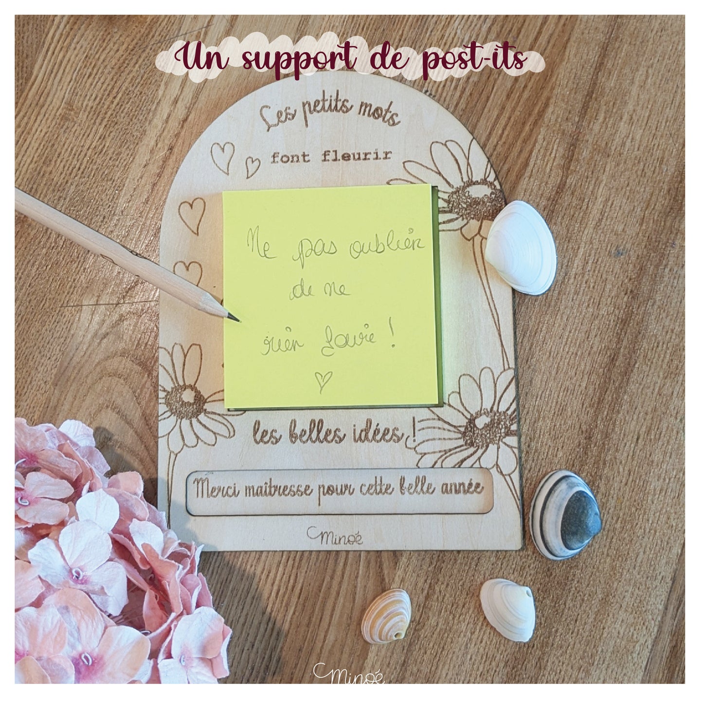 Support de post its et crayon qui dessine un bel été