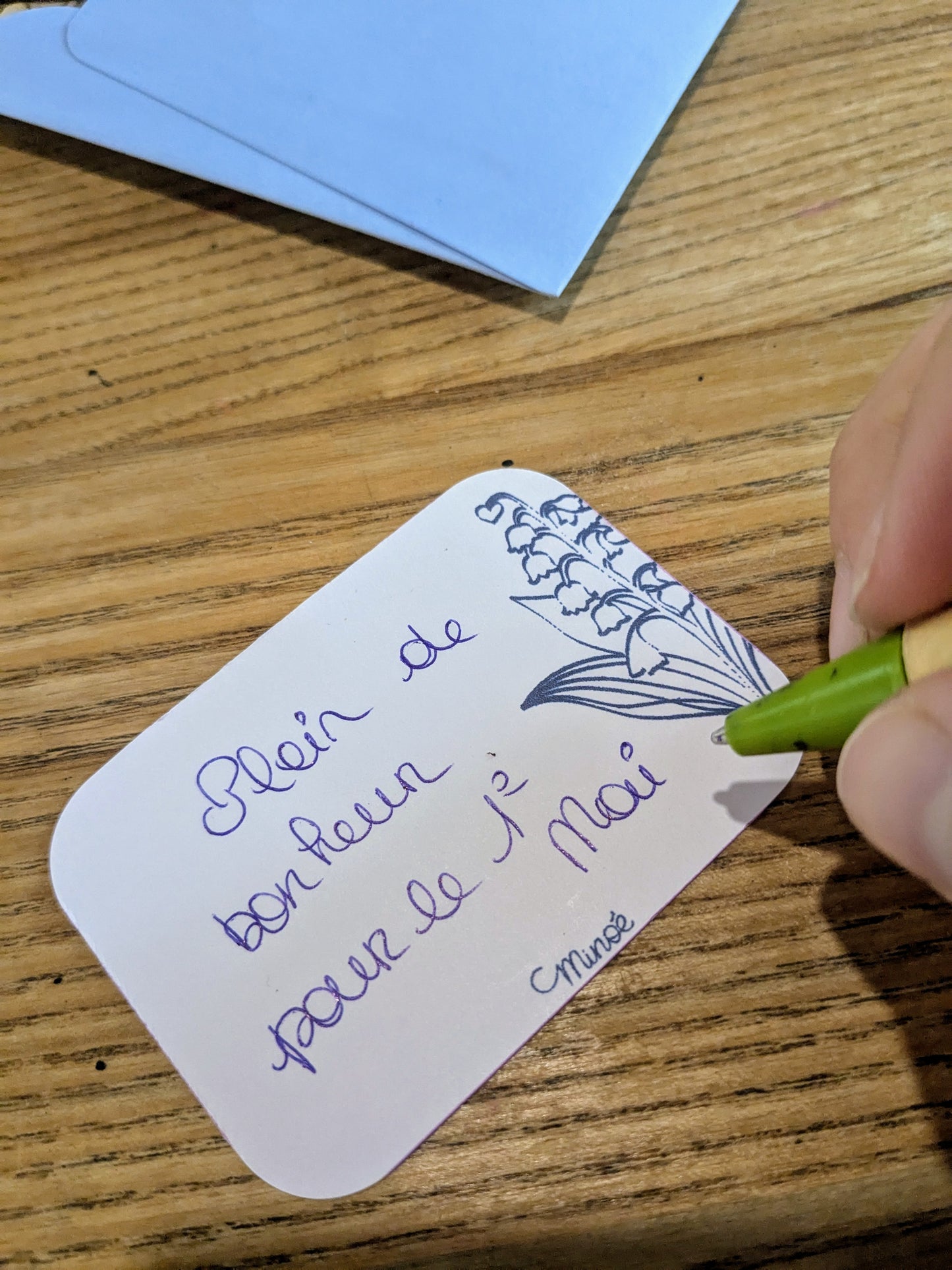 Magnet jolie enveloppe et brins de muguet