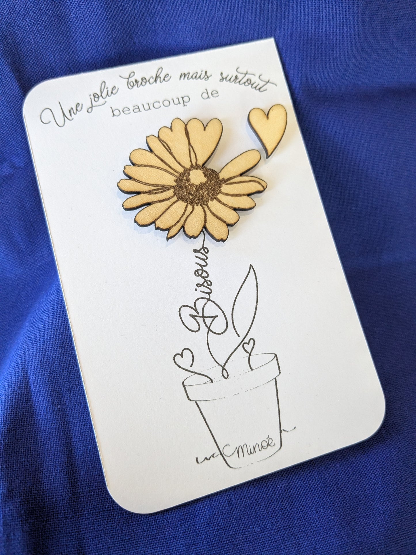Broche paquerette et coeur qui s'envole