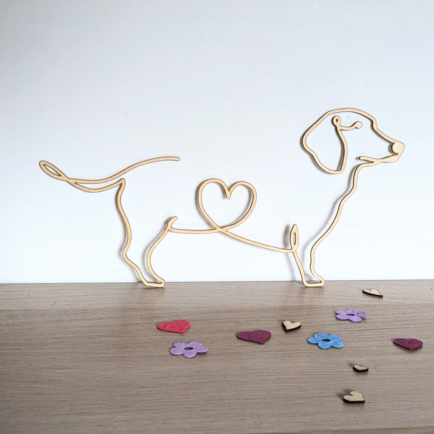 Teckel en lignes de bois